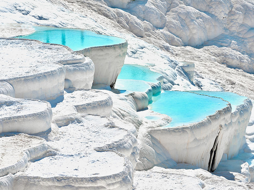 Pamukkale je asi 100 km od Izmiru (Turecko)