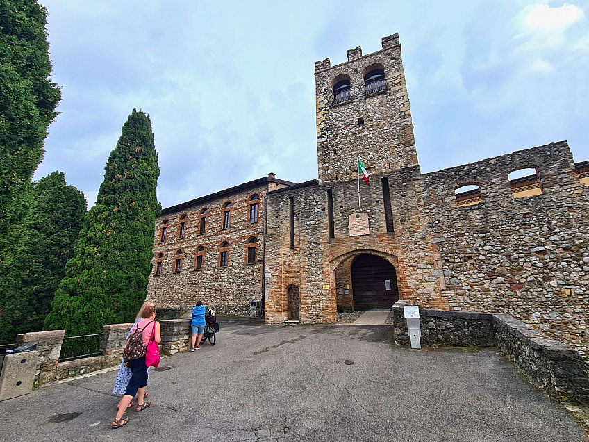 Castello di Desenzano v Desenzano del Garda (Lombardie - Itálie)