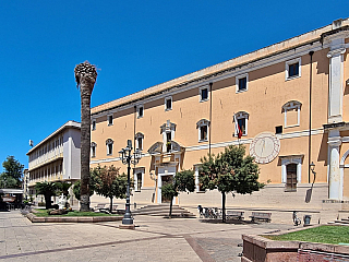 Piazza Eleonora v Oristano (Sardinie - Itálie)