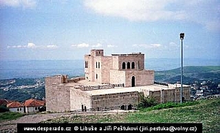 Historické Skanderbegovo muzeum v Krujë (Albánie)