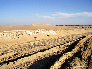 Ze Siwy do Bahríje - přejezd pouštní silnicí