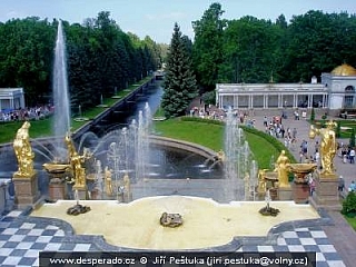 Zámek, fontány, zahrada Petrodvorec - Peterhof (Rusko) 