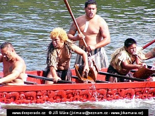 Maoři při slavnosti (Nový Zéland)