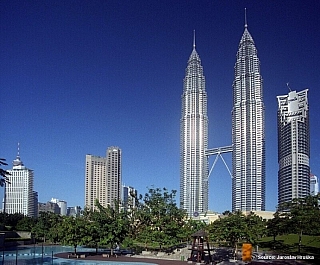 Petronas Twin Towers v Kuala Lumpur (Malajsie)