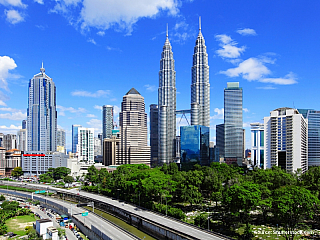 Petronas Twin Towers v Kuala Lumpur (Malajsie)