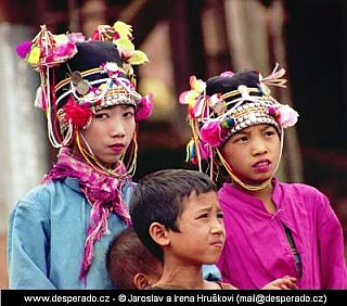 Děti kmene Akha (Laos)