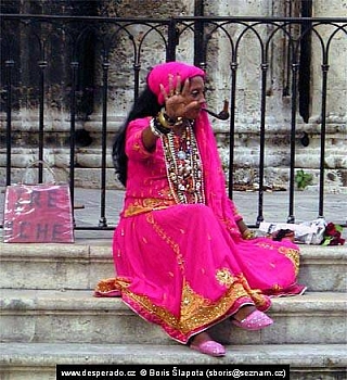 Zajímavá postavička v centru Havany (Kuba)