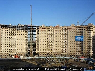 Okolí hotelu Rossija v Petrohradu (Rusko)