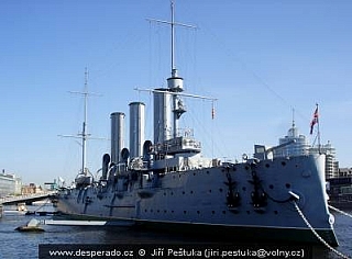 Křižník Aurora na řece Něvě v Petrohradu (Rusko)