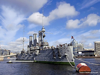 Křižník Aurora na řece Něvě v Petrohradu (Rusko)