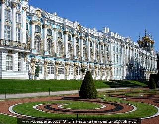 Zámek a zahrada Carské selo v městě Puškin (Rusko)