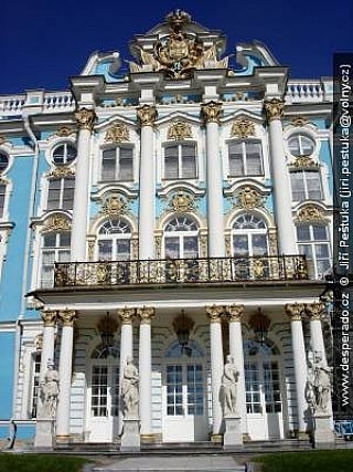 Zámek a zahrada Carské selo v městě Puškin (Rusko)