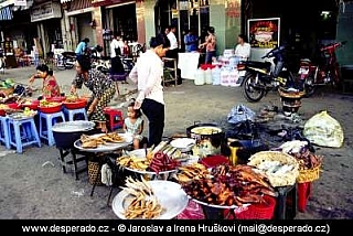 Ulice v Phnompenh (Kambodža)