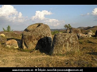 Planina džbánů u Phonsavan (Laos)