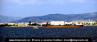 Lodě v Dardanelském průlivu (Turecko)