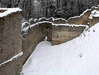 Romantická zřícenina hradu Lukov, na úpatí Hostýnských vrchů nedaleko Zlína.