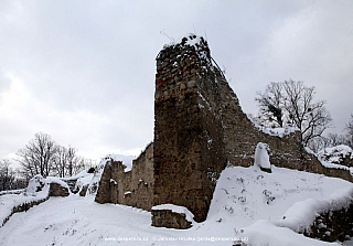 Romantická zřícenina hradu Lukov, na úpatí Hostýnských vrchů nedaleko Zlína.