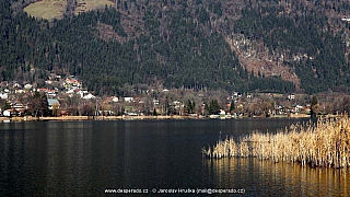 Městečko Ossiach u stejnojmenného jezera Ossiacher See.