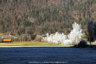 Městečko Ossiach u stejnojmenného jezera Ossiacher See.