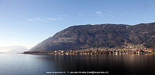 Městečko Ossiach u stejnojmenného jezera Ossiacher See.